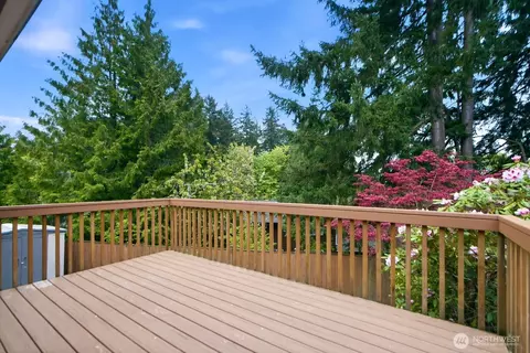 Exterior - 20210 107th Ave NE, Bothell, WA 98011 photo 3 of 4