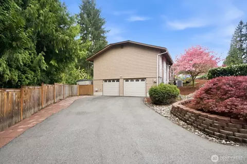 Exterior - 20210 107th Ave NE, Bothell, WA 98011 photo 4 of 4