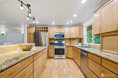 Kitchen - 20210 107th Ave NE, Bothell, WA 98011 photo 1 of 3