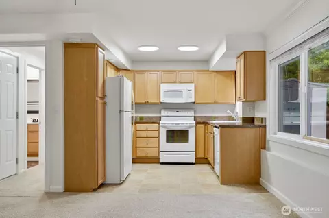 Kitchen - 20210 107th Ave NE, Bothell, WA 98011 photo 3 of 3