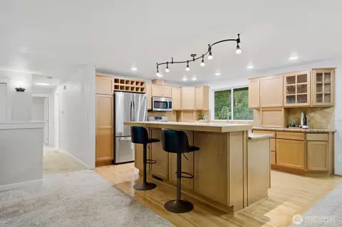 Kitchen - 20210 107th Ave NE, Bothell, WA 98011 photo 2 of 3