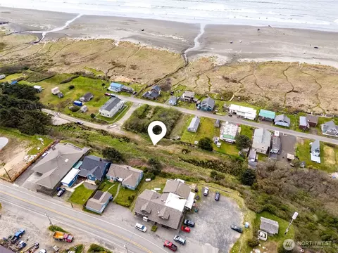 4784 Beach Ln, Moclips, WA 98562
