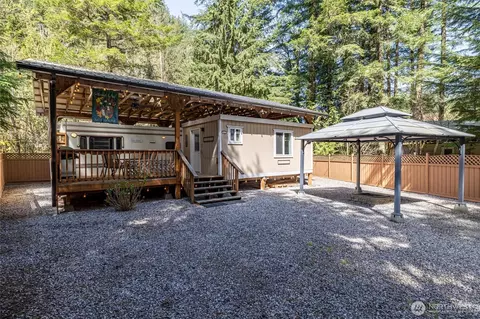 1028 Maple Ln, Sumas, WA 98295