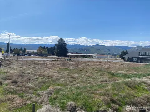 140 Harold St NE, East Wenatchee, WA 98802