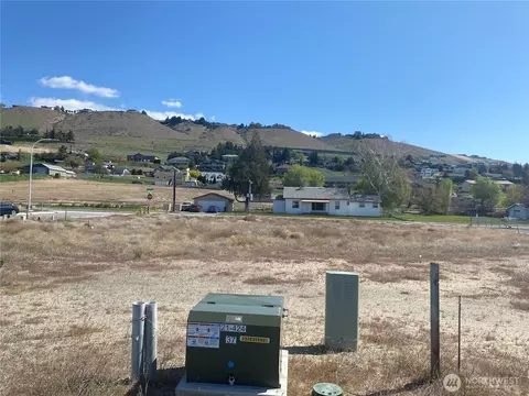 183 Harold St NE, East Wenatchee, WA 98802