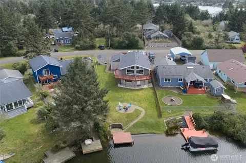 154 S Razor Clam Dr SW, Ocean Shores, WA 98569