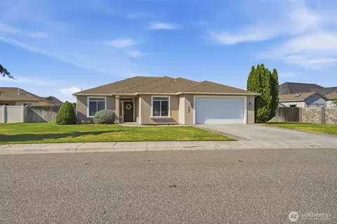 1747 Sunshine Ave, West Richland, WA 99353