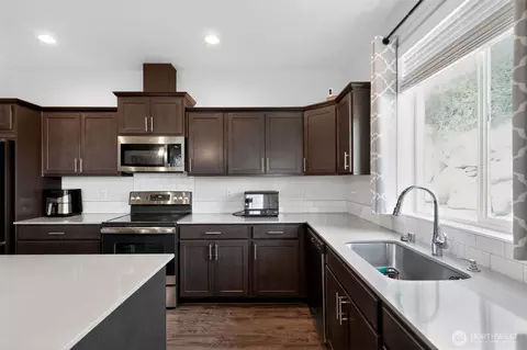 Kitchen - 2134 Riverstone Loop, Ferndale, WA 98248 photo 4 of 4