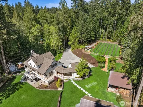 6518 NE Justin Ct, Bainbridge Island, WA 98110