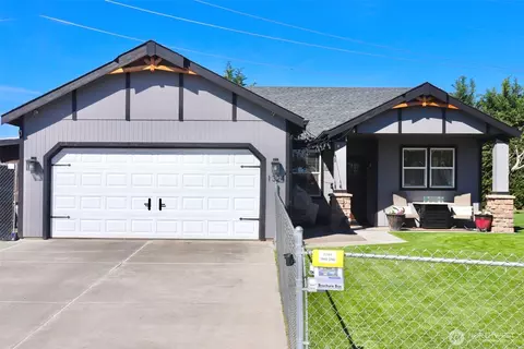 1324 S Cougar Dr, Moses Lake, WA 98837
