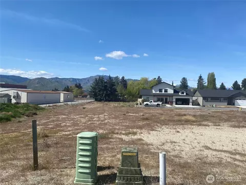 128 Harold St NE, East Wenatchee, WA 98802