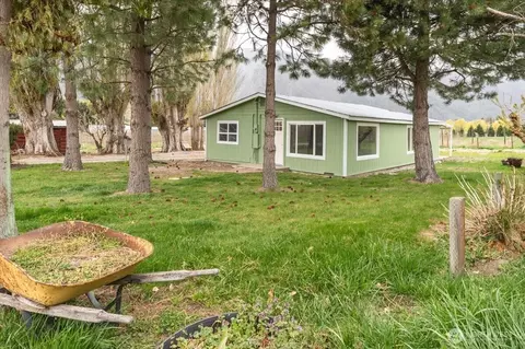293 Barkley Rd, Manson, WA 98831