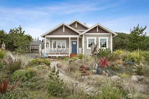 907 Tall Ships Ct SW, Ocean Shores, WA 98569