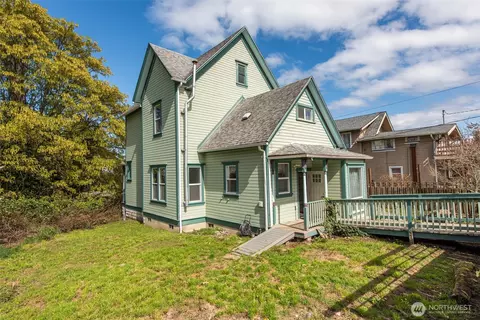 318 W 8th St, Port Angeles, WA 98362