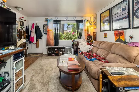 Living - 1322 Maple St, Everett, WA 98201 photo 2 of 3