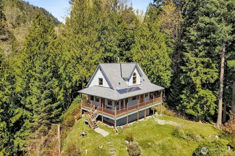 1438 Oyster Creek Ln, Bow, WA 98232