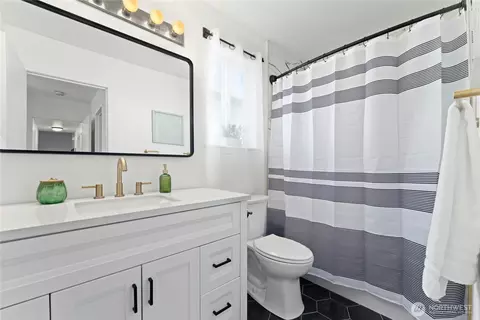 Bath - 311 Orting Ave NW, Orting, WA 98360 photo 2 of 3