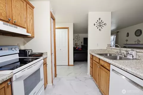 Kitchen - 1009 112th St SE #D105, Everett, WA 98208 photo 1 of 2