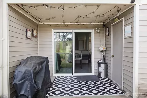 Exterior - 1009 112th St SE #D105, Everett, WA 98208 photo 1 of 5