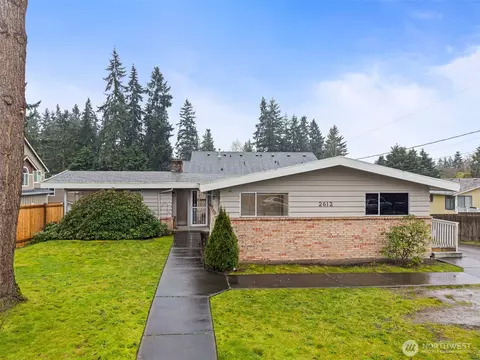 2612 204th St Sw St SW #N, Lynnwood, WA 98036
