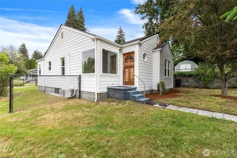3640 W C St, Bremerton, WA 98312
