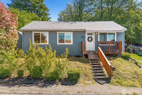 2712 Hefner Ave, Bremerton, WA 98310