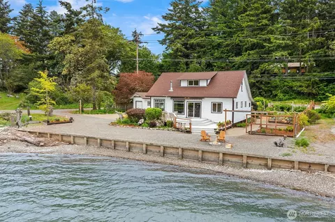 22113 Dockton Rd SW, Vashon, WA 98070