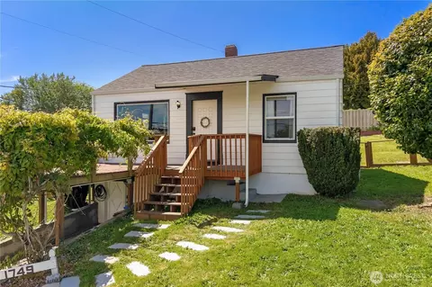 1749 Trenton Ave, Bremerton, WA 98310
