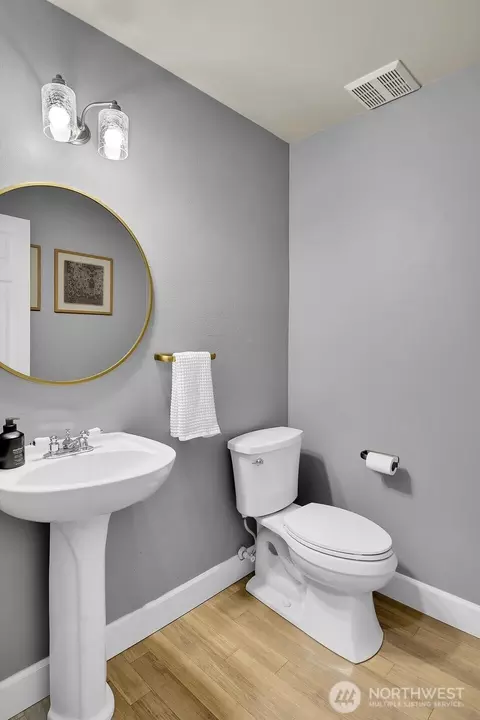 Bath - 10116 28th Dr SE, Everett, WA 98208 photo 1 of 3