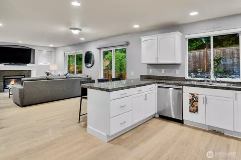 Kitchen - 10116 28th Dr SE, Everett, WA 98208 photo 2 of 3