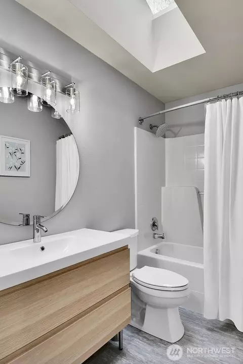 Bath - 10116 28th Dr SE, Everett, WA 98208 photo 3 of 3