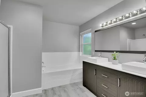 Bath - 10116 28th Dr SE, Everett, WA 98208 photo 2 of 3