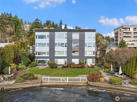 9039 NE Juanita Dr #304, Kirkland, WA 98034