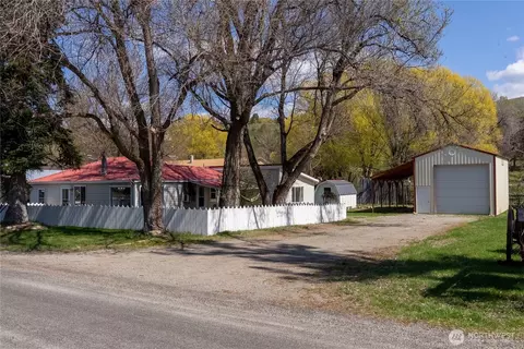 274 Corral St, Winthrop, WA 98862