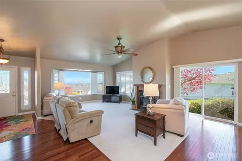 Living - 31 Topaz Way, Sequim, WA 98382 photo 1 of 1
