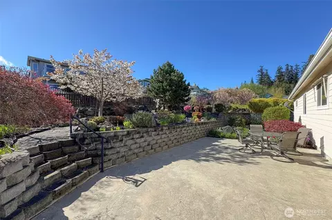 Exterior - 31 Topaz Way, Sequim, WA 98382 photo 2 of 10