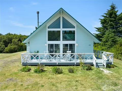 195 Ocean Shores Blvd SW, Ocean Shores, WA 98569
