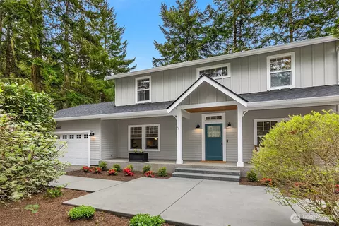 9835 NE Rose Trail Ln, Bainbridge Island, WA 98110