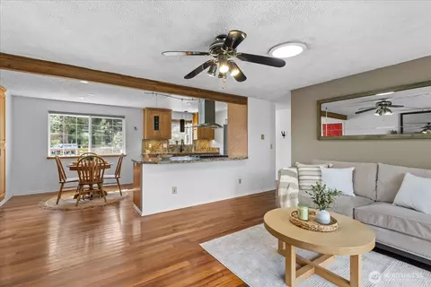 Living - 907 Dyer Rd, Sultan, WA 98294 photo 5 of 6