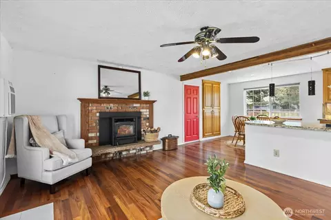 Living - 907 Dyer Rd, Sultan, WA 98294 photo 6 of 6