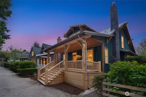18 Primrose Ln, Pacific Beach, WA 98571