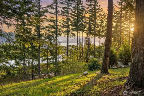 4334 Samish Crest Dr, Bellingham, WA 98229