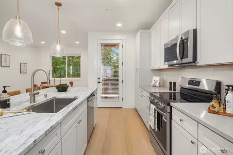 Kitchen - 13 160th Pl SE, Bothell, WA 98012 photo 3 of 6