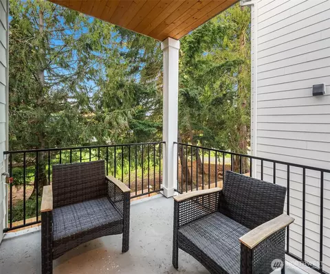 Exterior - 13 160th Pl SE, Bothell, WA 98012 photo 2 of 6