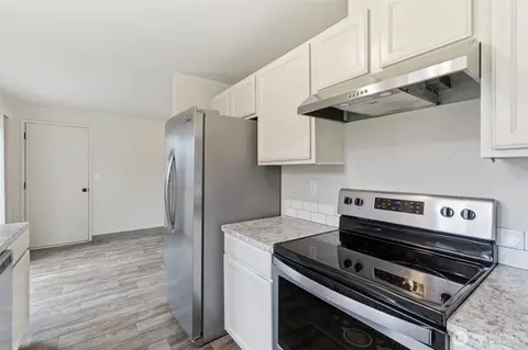 Kitchen - 326 Cedar Ct, Winlock, WA 98596 photo 4 of 4