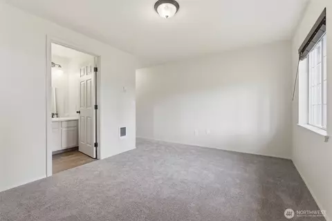 Bedroom - 326 Cedar Ct, Winlock, WA 98596 photo 3 of 6