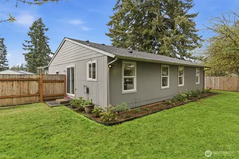 Exterior - 326 Cedar Ct, Winlock, WA 98596 photo 4 of 8