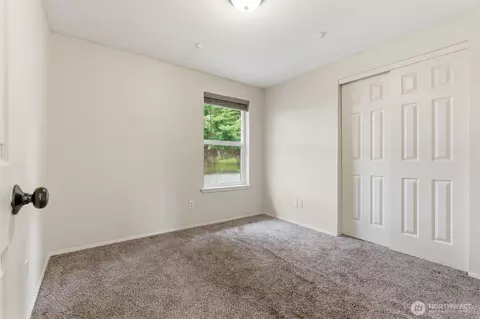 Bedroom - 326 Cedar Ct, Winlock, WA 98596 photo 5 of 6