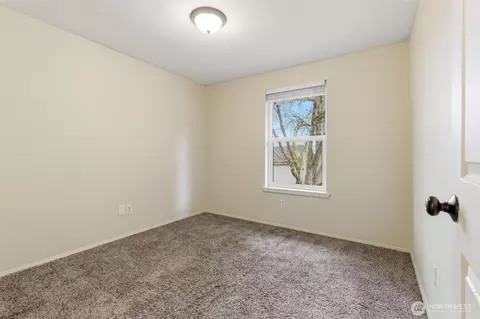 Bedroom - 326 Cedar Ct, Winlock, WA 98596 photo 4 of 6