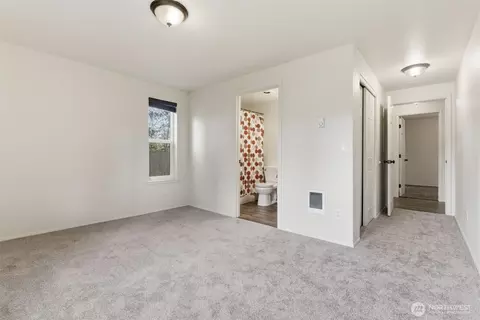 Bedroom - 326 Cedar Ct, Winlock, WA 98596 photo 1 of 6